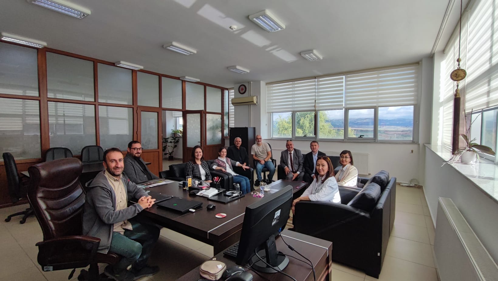 Kazakistan ın Buketov Üniversitesi Fizik, Kimya ve Biyoloji Fakültesi öğretim üyeleri 17 Ekim tarihinde fakültemizi ziyaret ettiler.